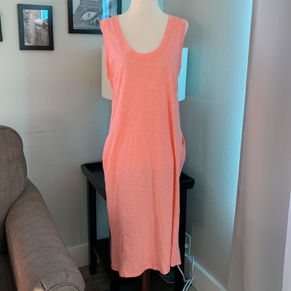 SEN Raffi knee length tee shirt type dress sleeveless peach colored sz small